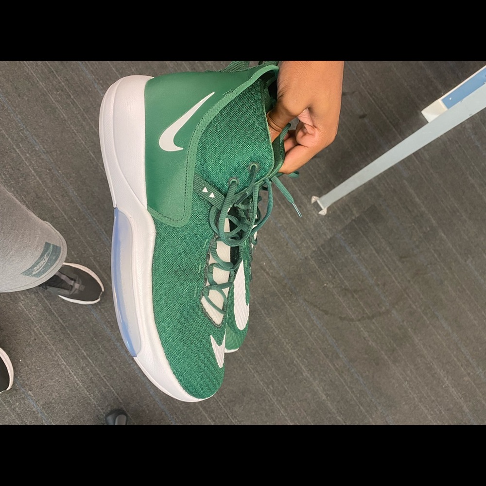 Size 17 Nike Zoom Rise’s - Picture 3 of 5